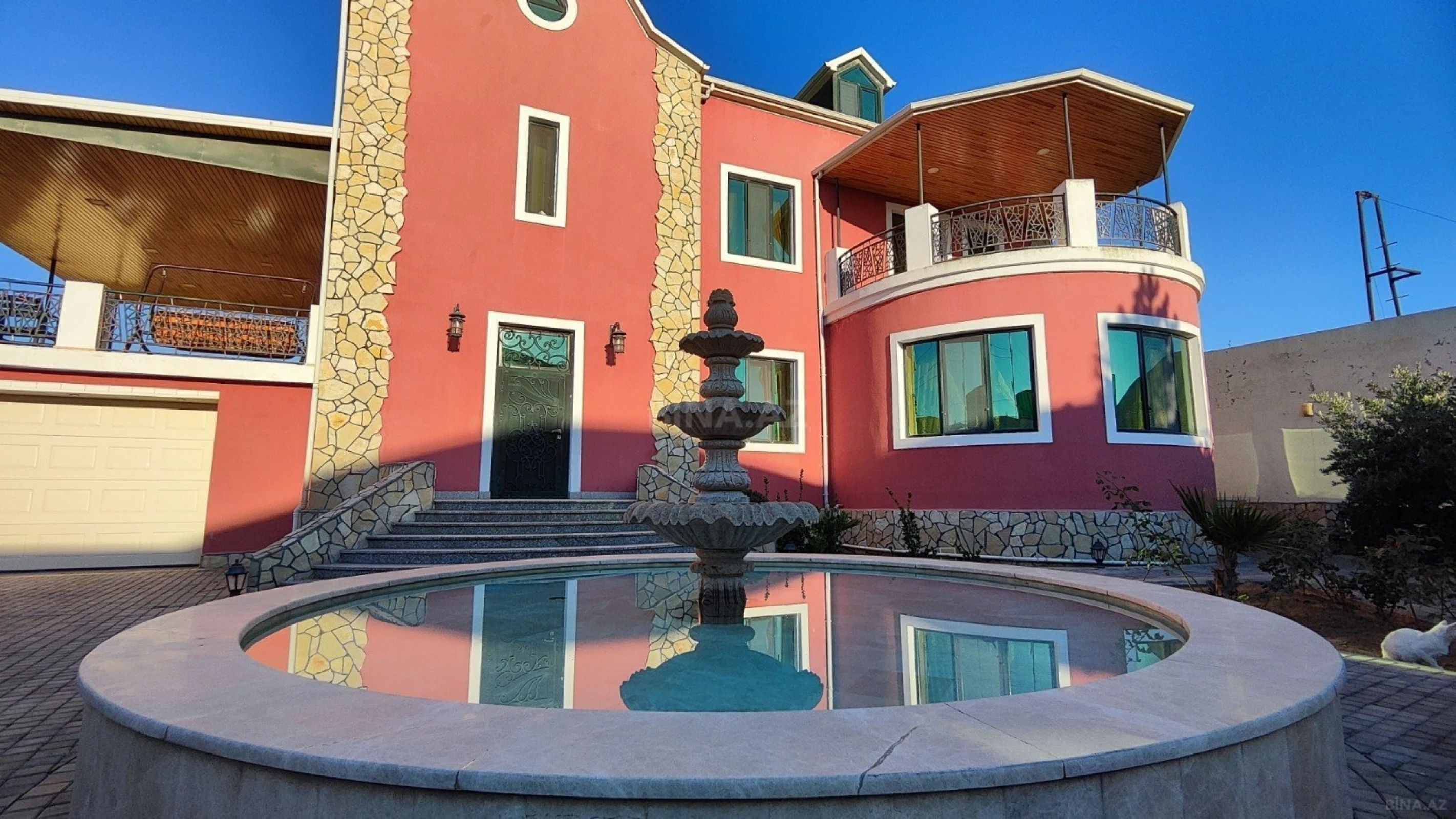 Satılır 8 otaqlı həyət evi 450 m²