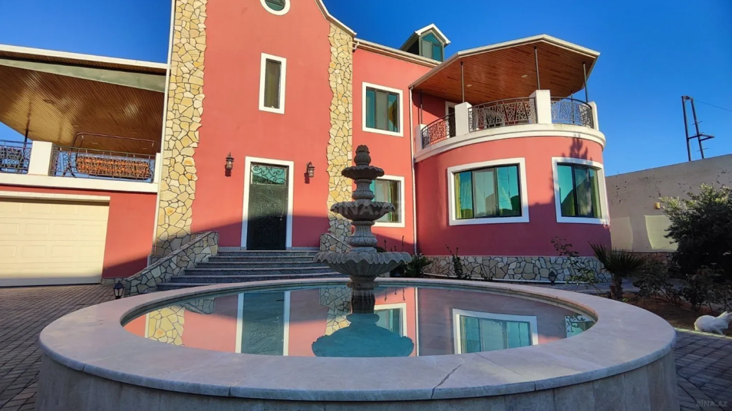 Satılır 8 otaqlı həyət evi 450 m²