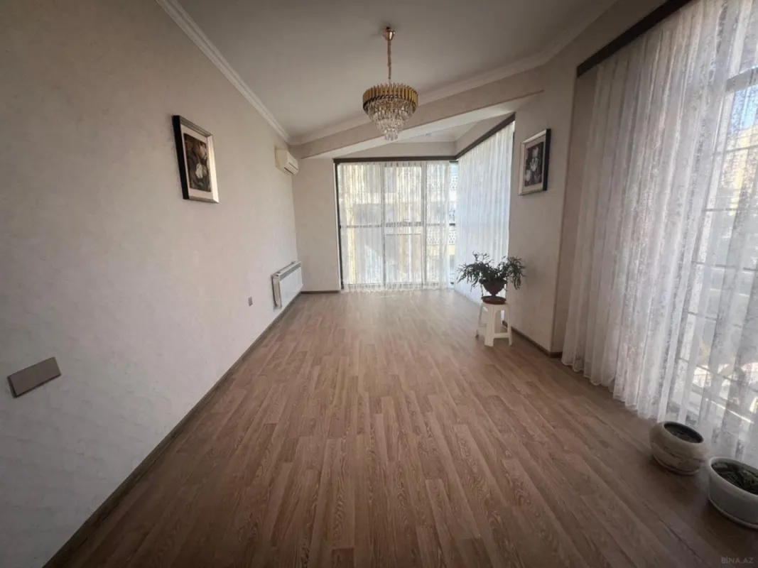 Satılır 3 otaqlı mənzil 113 m²