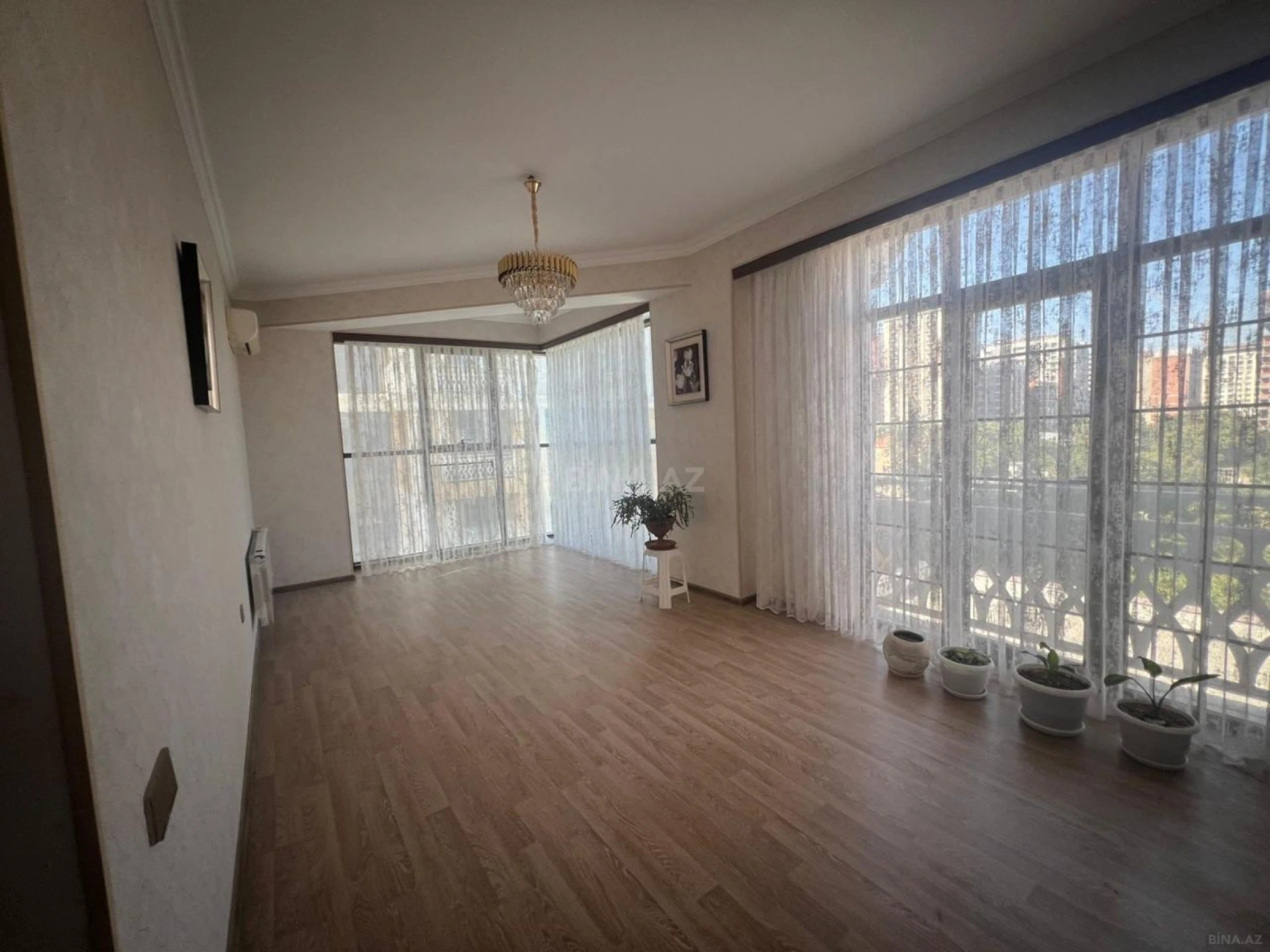 Satılır 3 otaqlı mənzil 113 m²