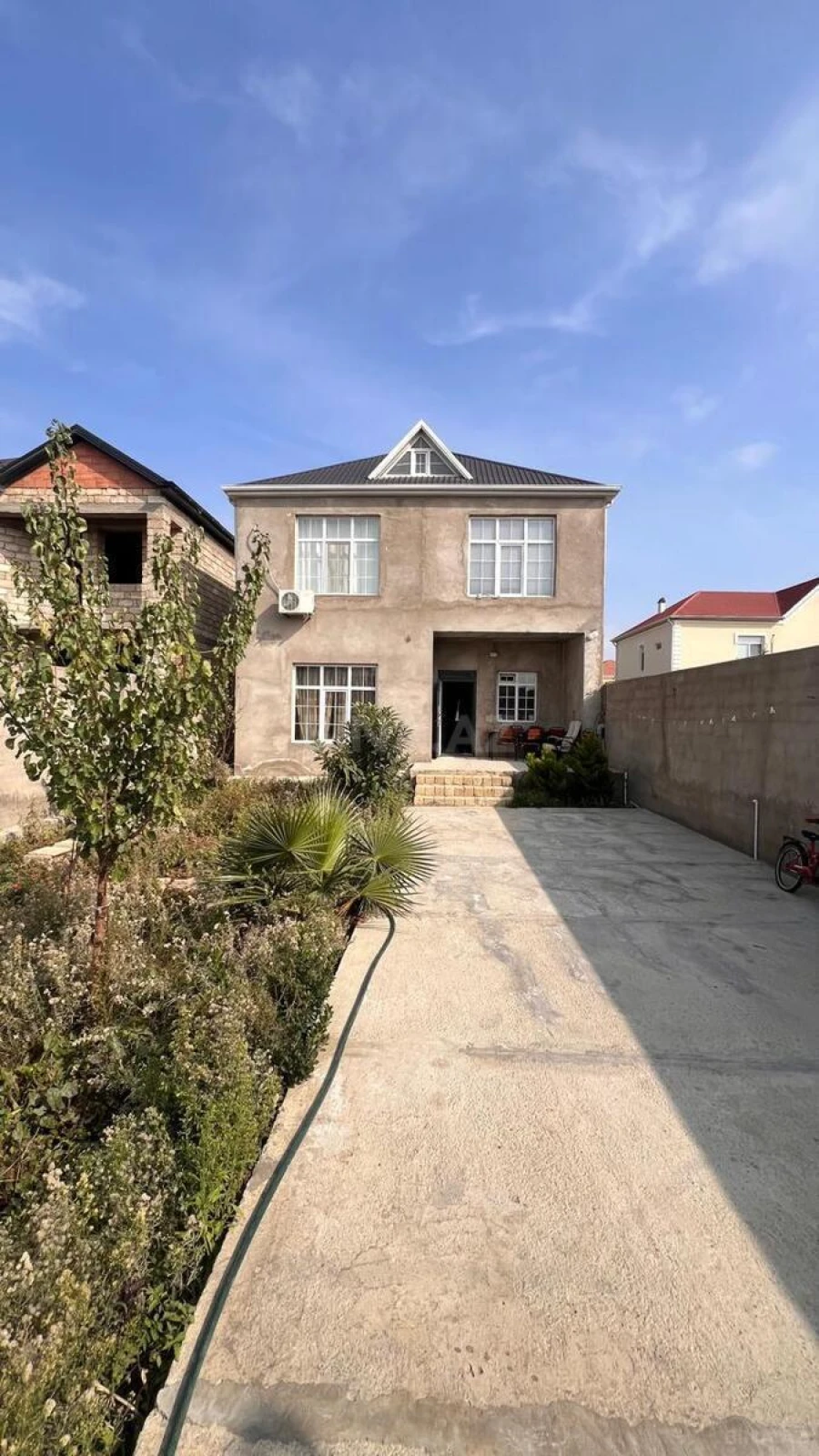 Satılır 6 otaqlı həyət evi 220 m²