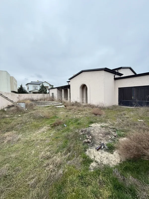 Satılır 15 otaqlı həyət evi 200 m²