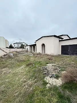 Satılır 15 otaqlı həyət evi 200 m²