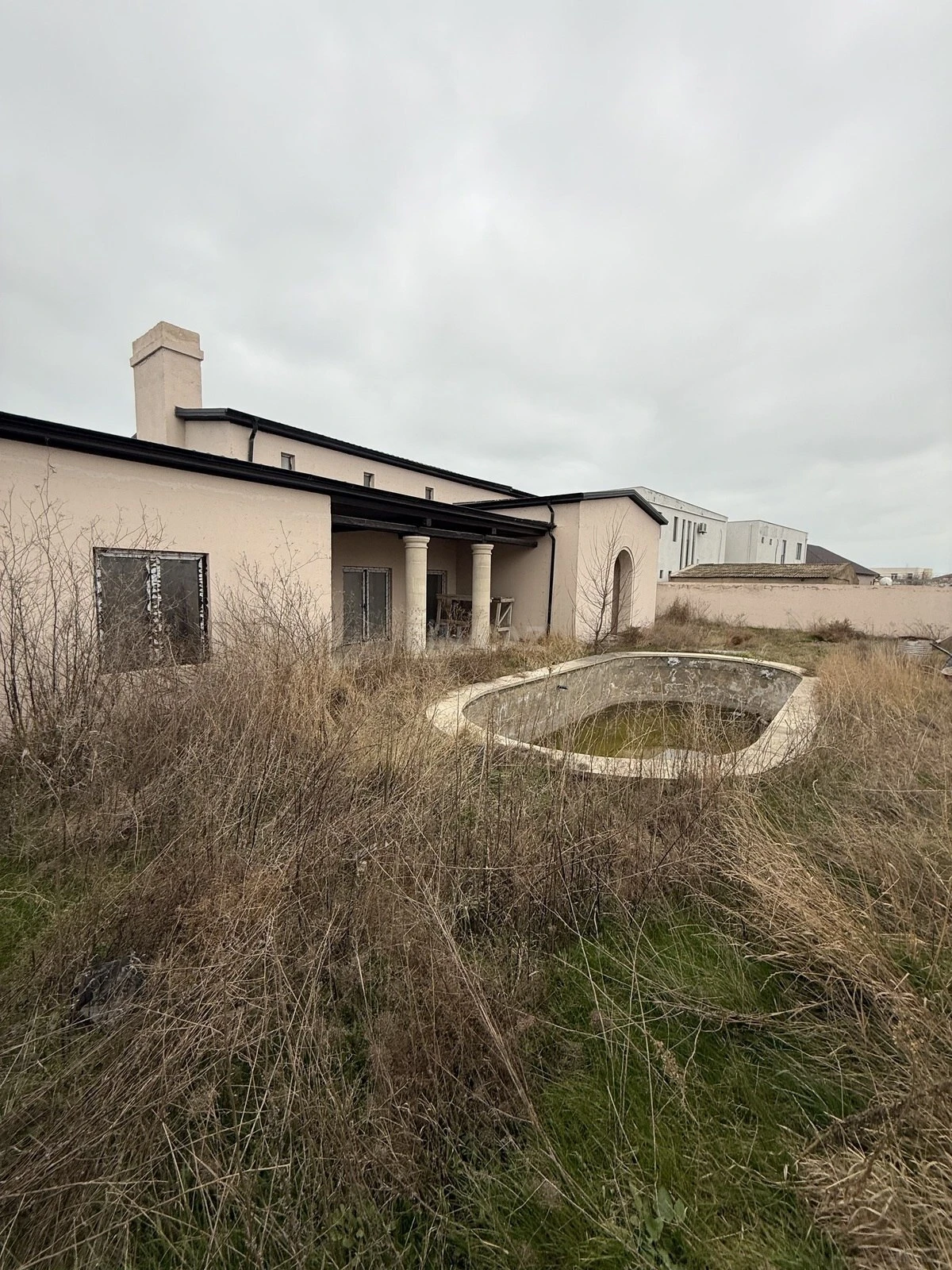 Satılır 15 otaqlı həyət evi 200 m²