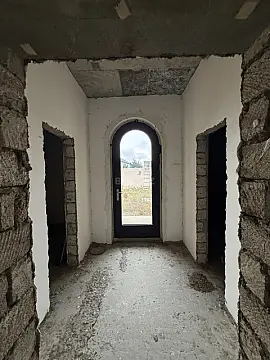 Satılır 15 otaqlı həyət evi 200 m²