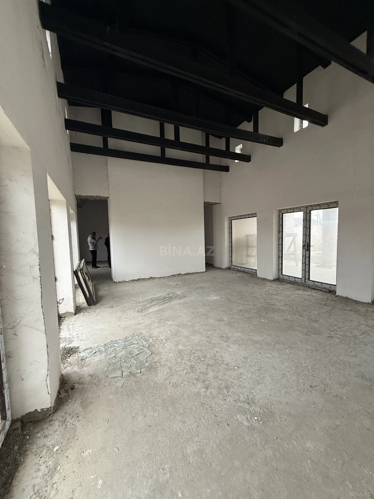 Satılır 15 otaqlı həyət evi 200 m²