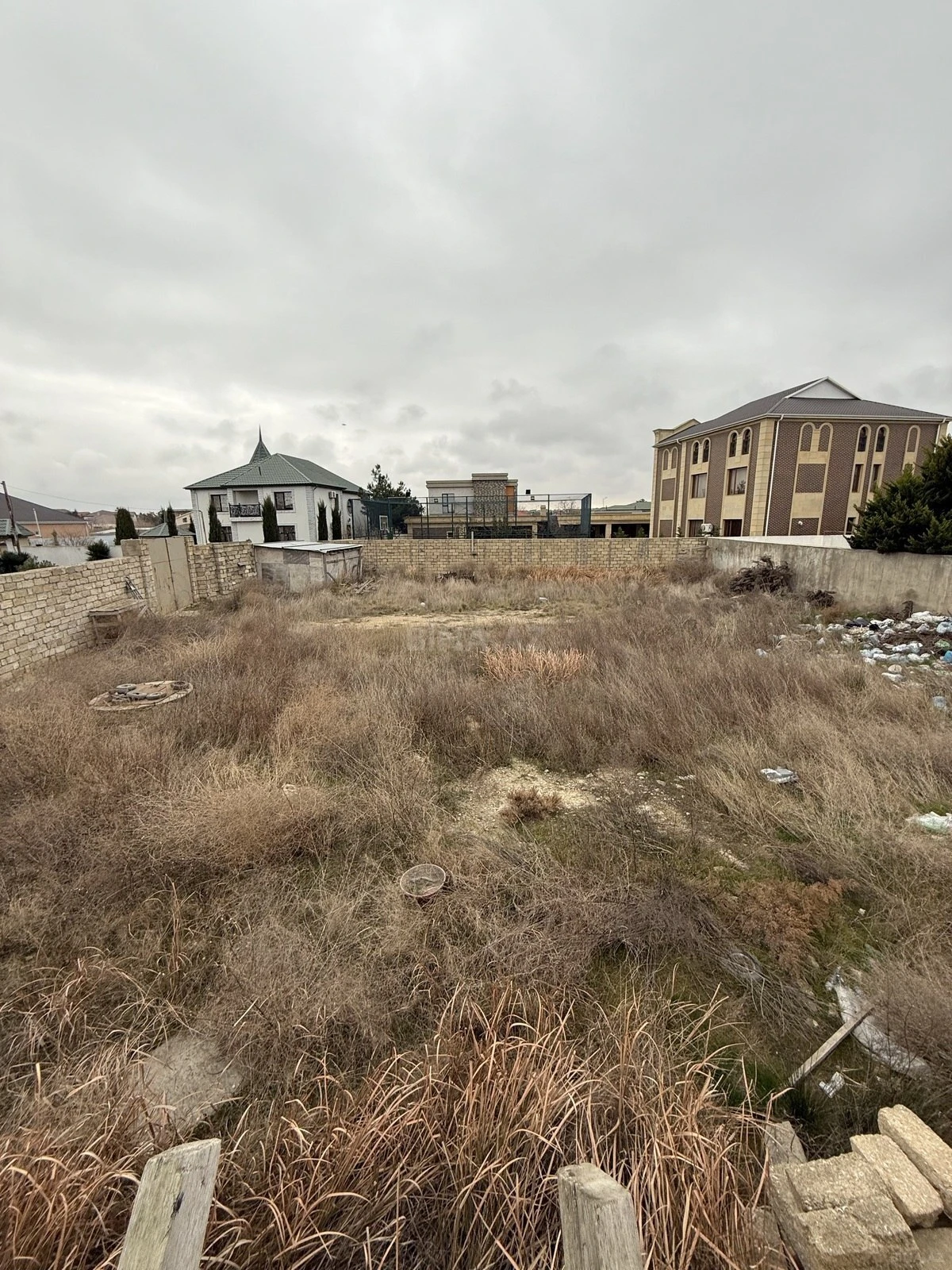 Satılır 15 otaqlı həyət evi 200 m²