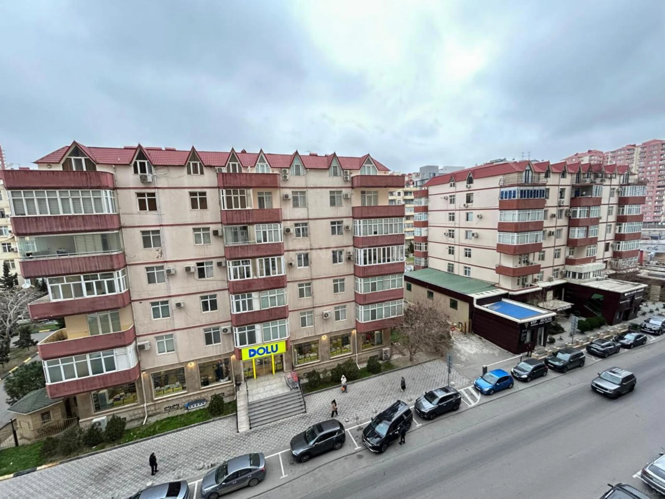 Satılır 4 otaqlı mənzil 153 m²