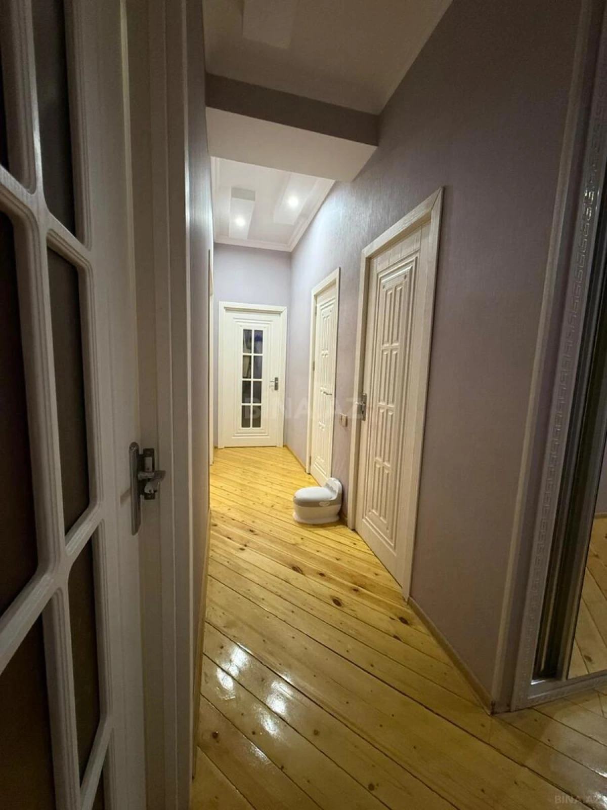 Kirayə verilir 2 otaqlı mənzil 90 m²