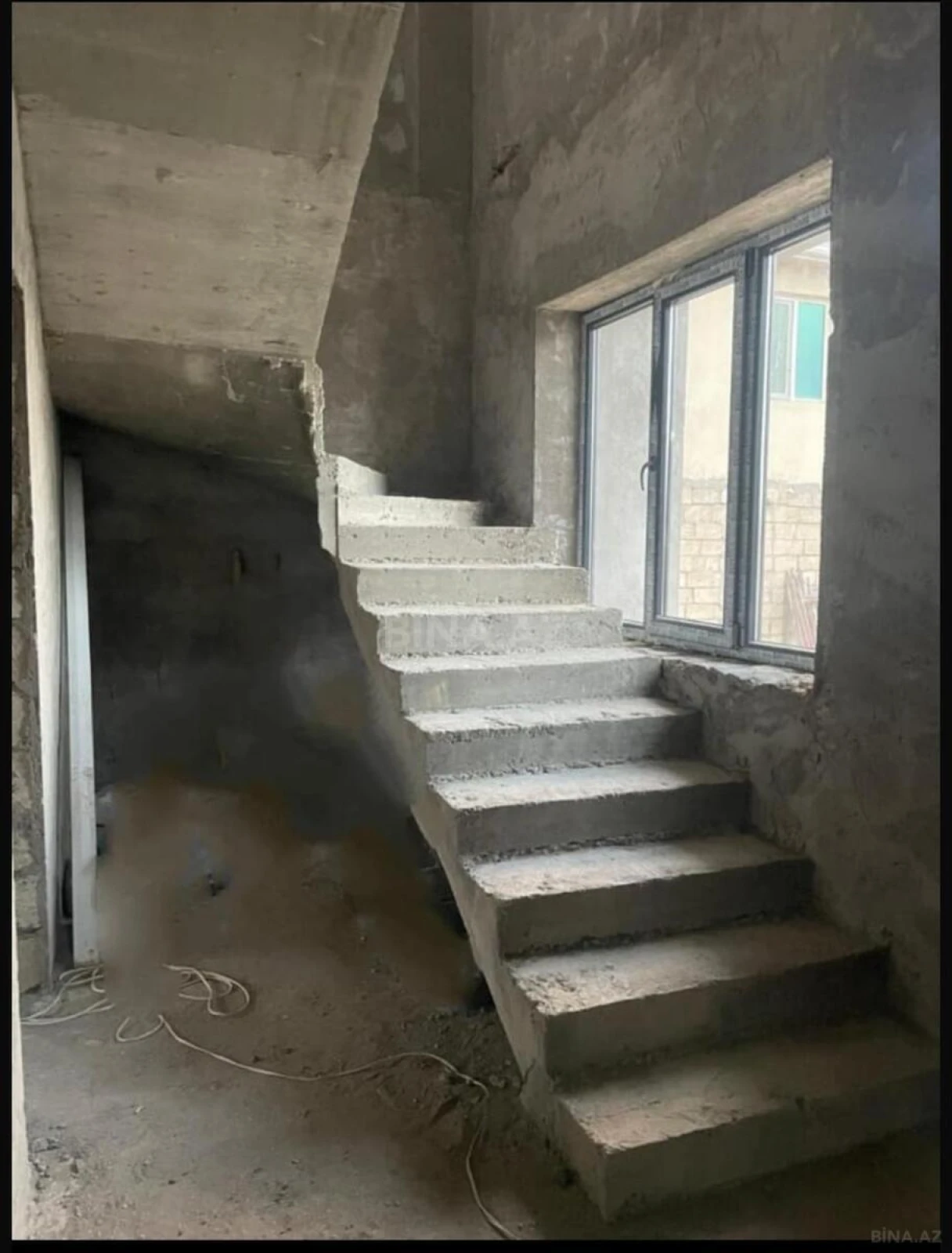Satılır 5 otaqlı həyət evi 160 m²