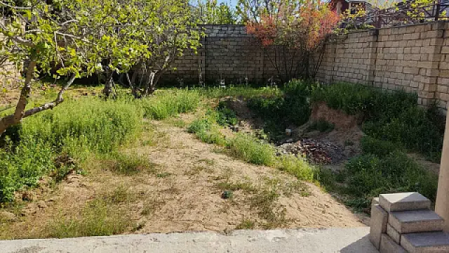 Satılır 5 otaqlı həyət evi 160 m²