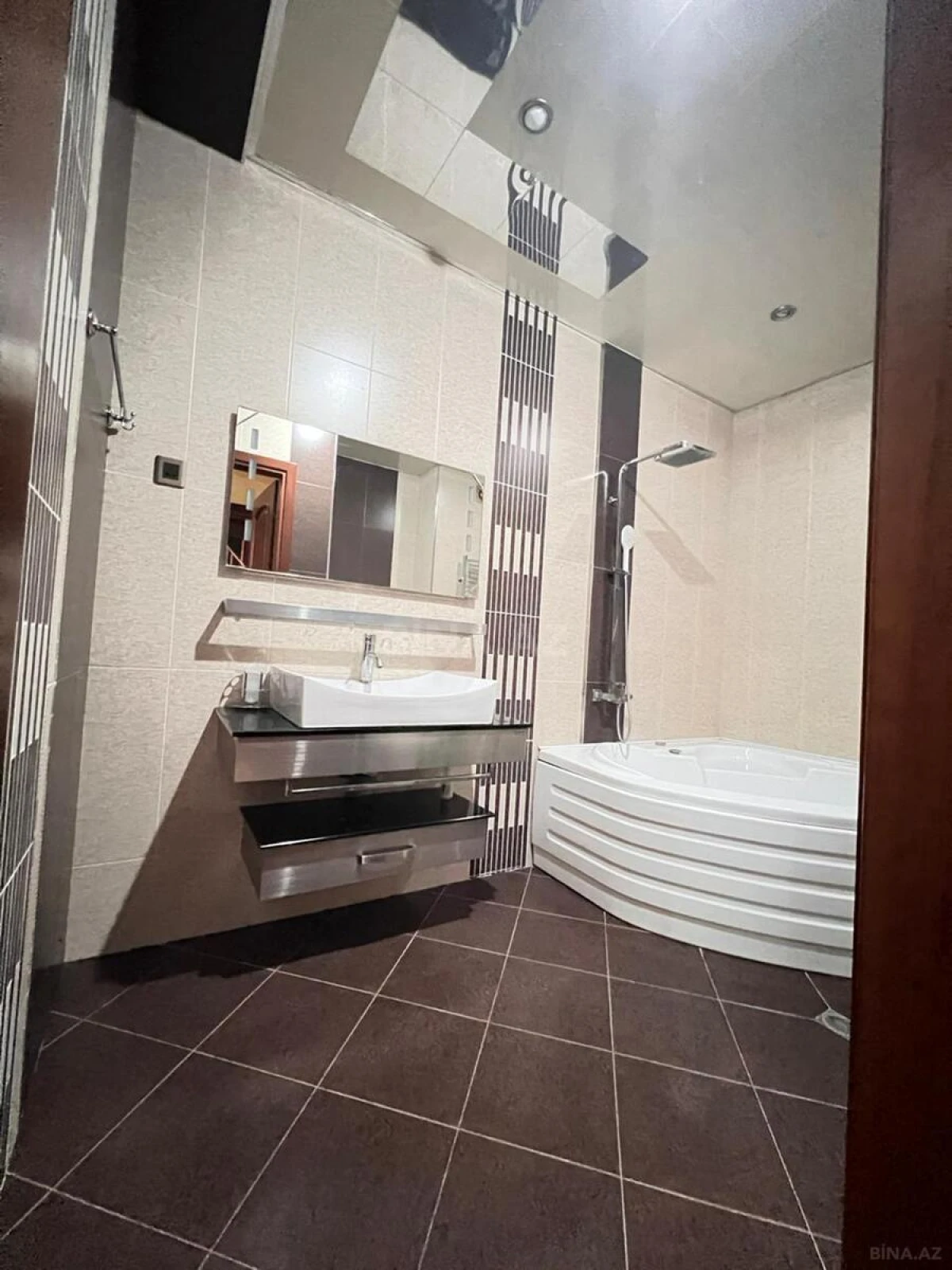 Kirayə verilir 3 otaqlı mənzil 160 m²