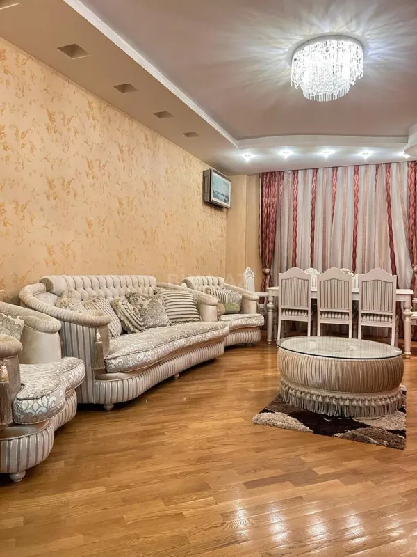 Kirayə verilir 3 otaqlı mənzil 160 m²