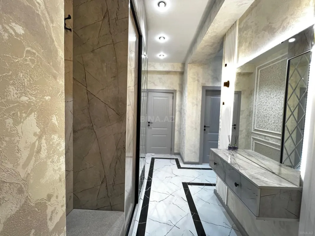 Satılır 2 otaqlı mənzil 82 m²