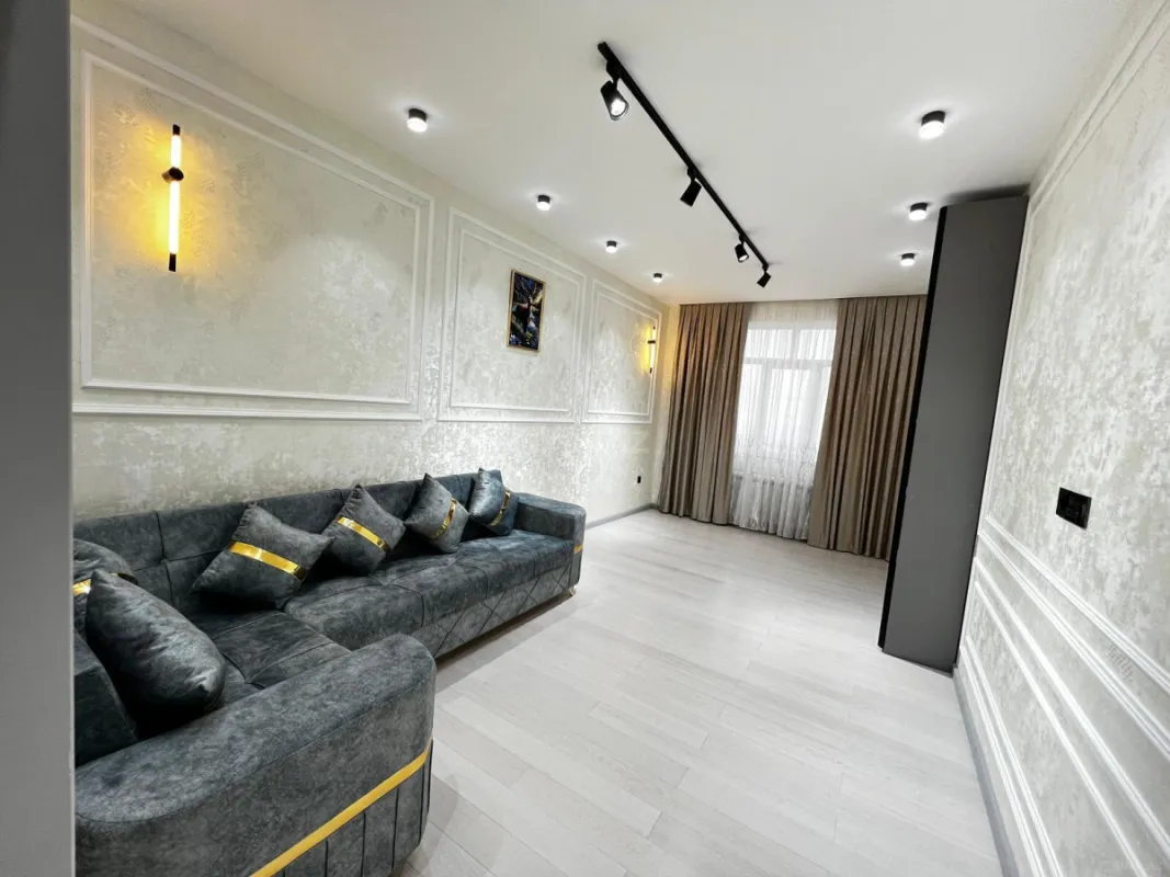 Satılır 2 otaqlı mənzil 82 m²