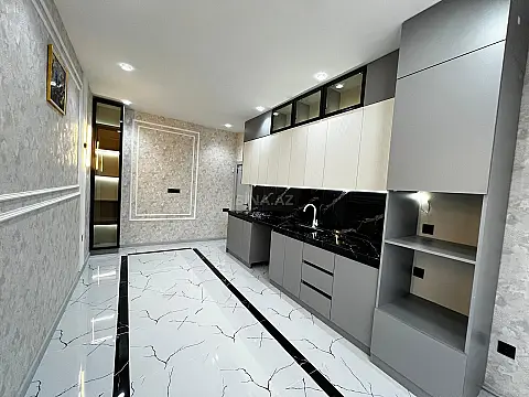 Satılır 2 otaqlı mənzil 82 m²