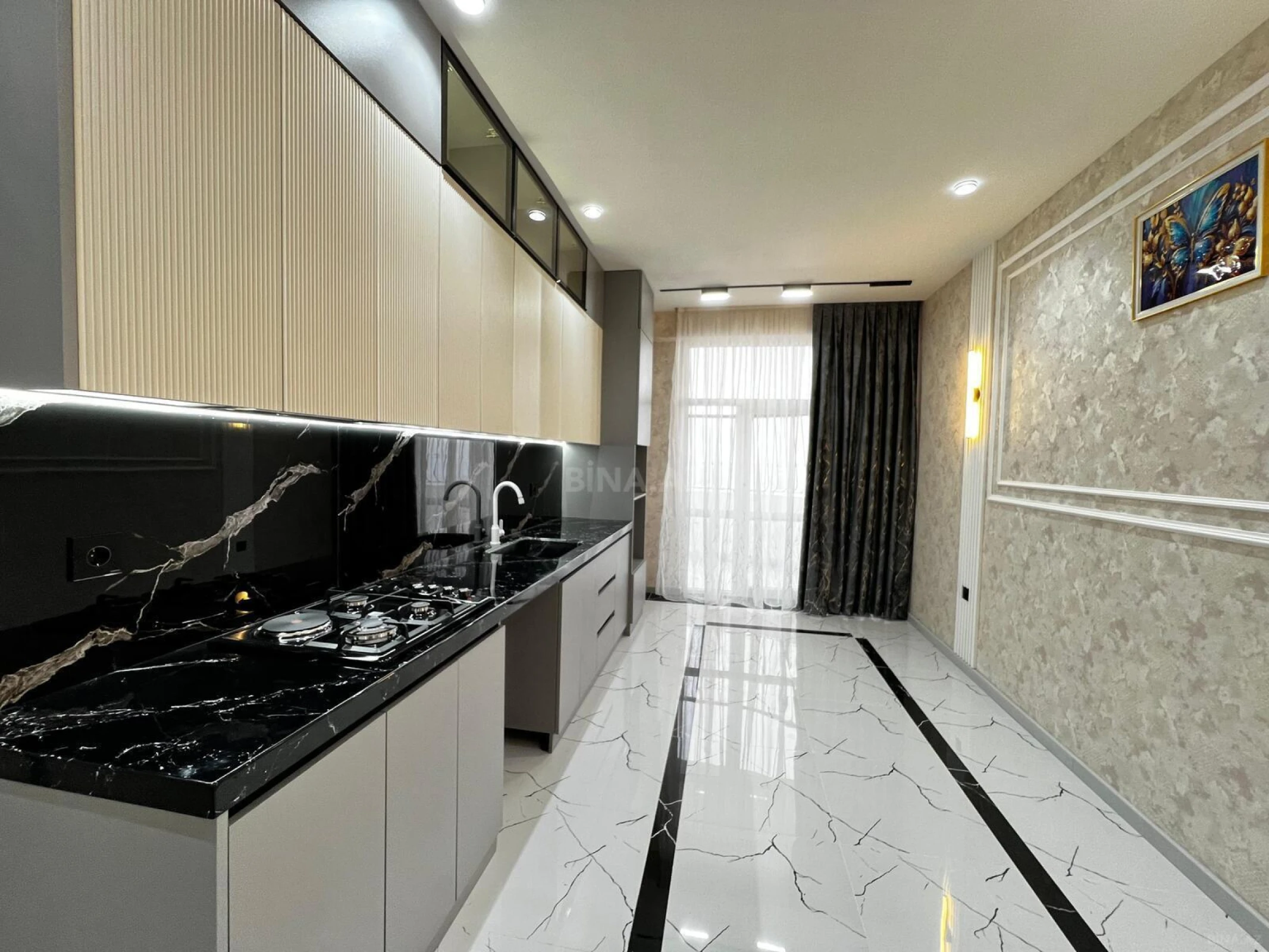 Satılır 2 otaqlı mənzil 82 m²