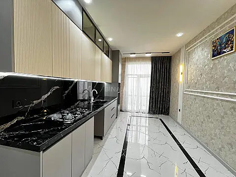 Satılır 2 otaqlı mənzil 82 m²