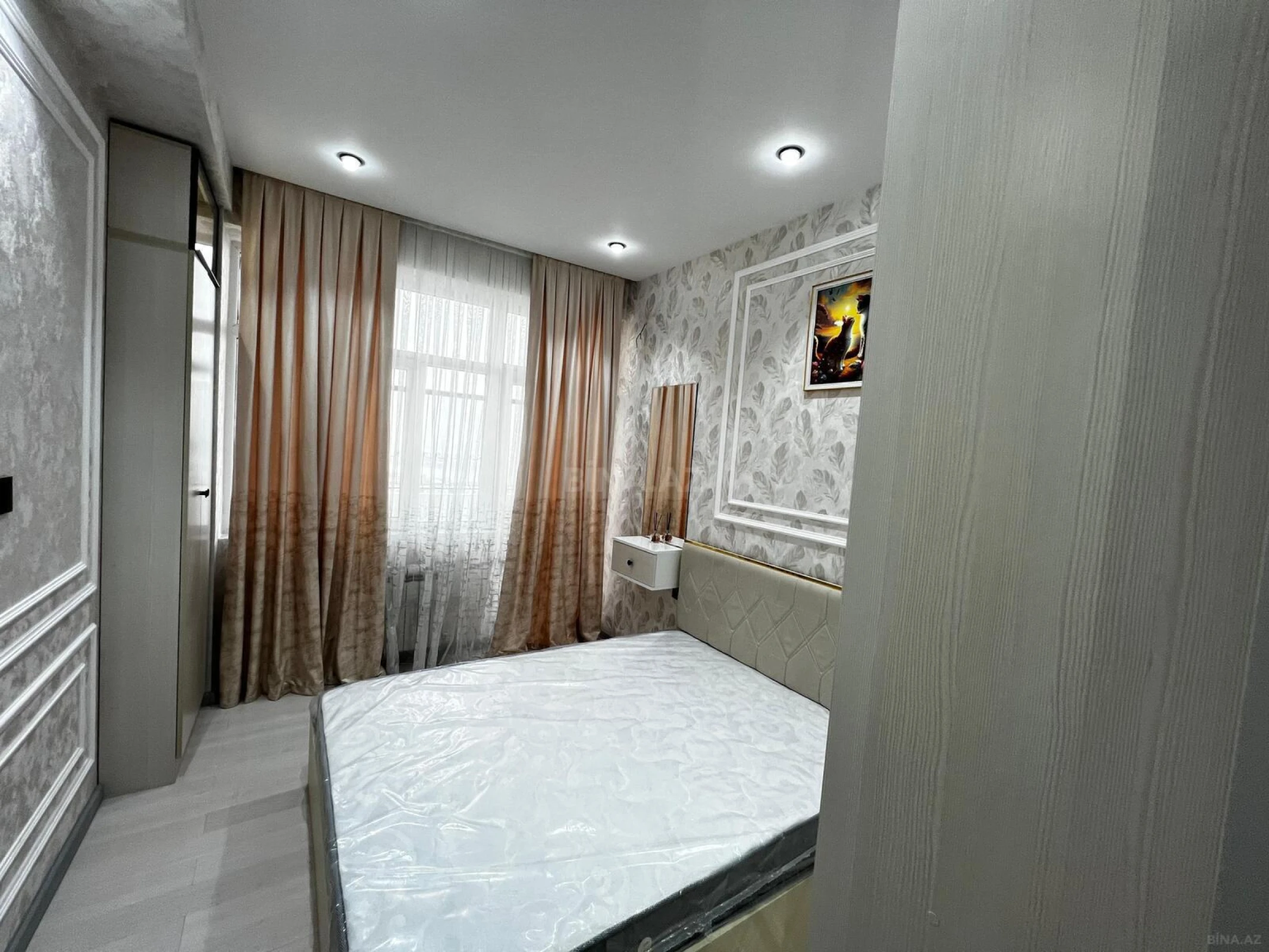 Satılır 2 otaqlı mənzil 82 m²