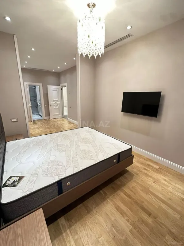 Kirayə verilir 4 otaqlı mənzil 180 m²