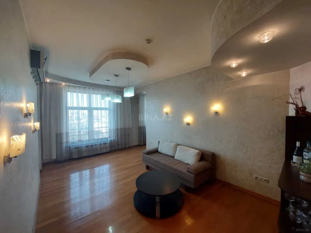 Kirayə verilir 4 otaqlı mənzil 190 m²