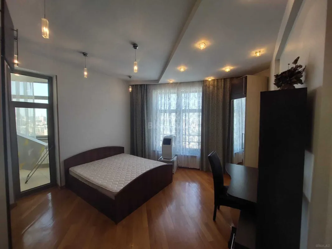 Kirayə verilir 4 otaqlı mənzil 190 m²