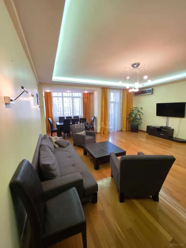 Kirayə verilir 4 otaqlı mənzil 190 m²