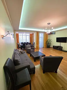 Kirayə verilir 4 otaqlı mənzil 190 m²