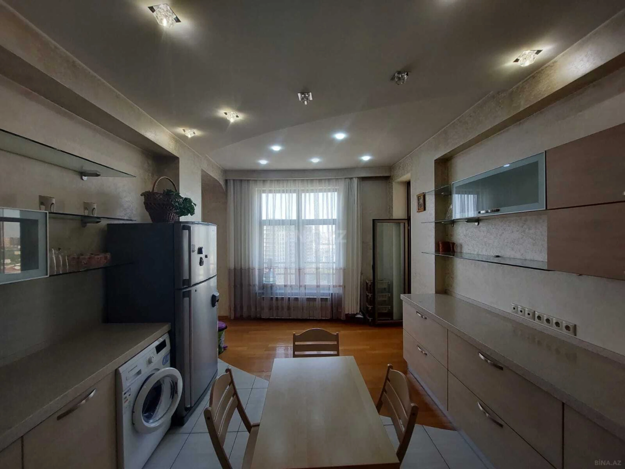 Kirayə verilir 4 otaqlı mənzil 190 m²