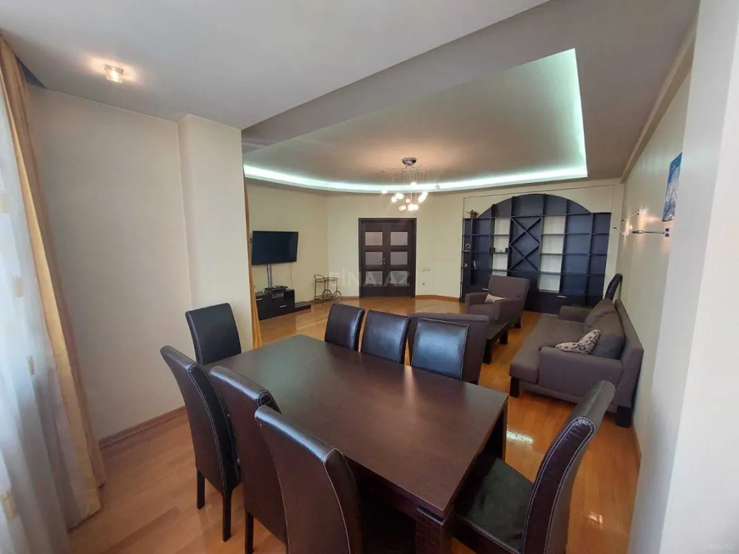 Kirayə verilir 4 otaqlı mənzil 190 m²