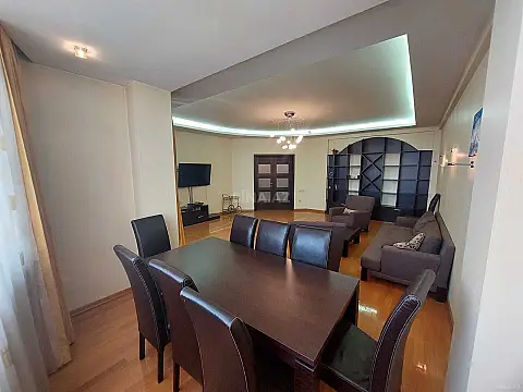 Kirayə verilir 4 otaqlı mənzil 190 m²