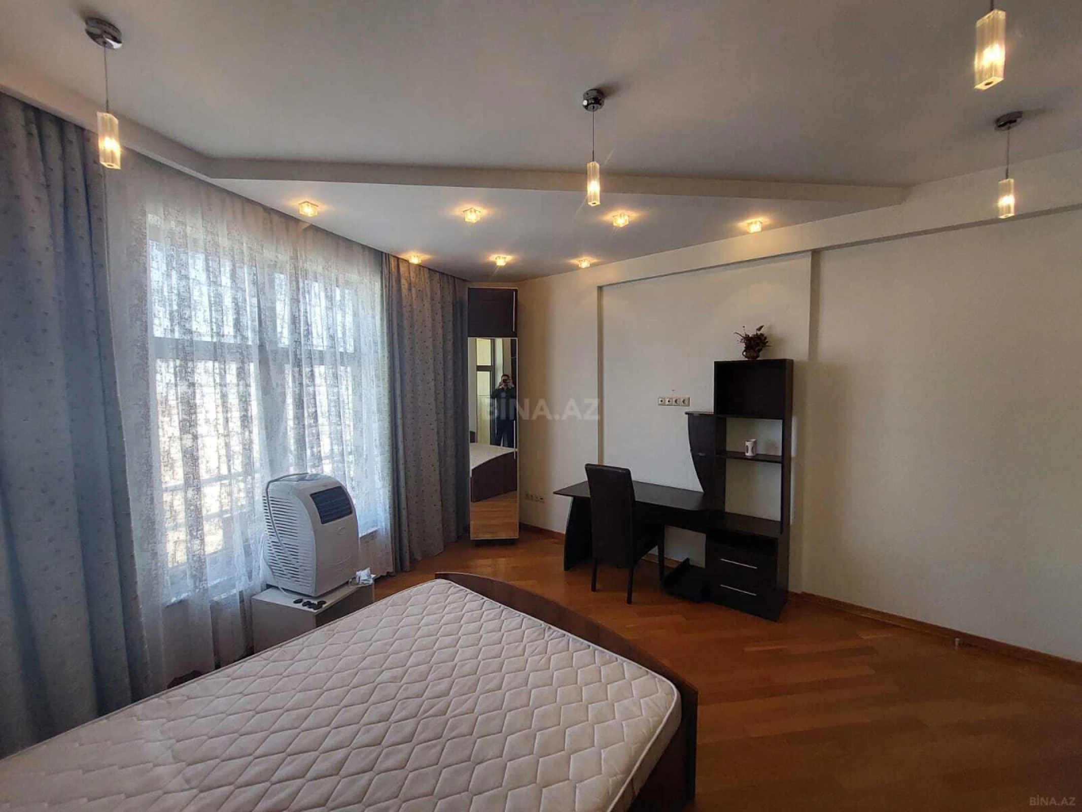 Kirayə verilir 4 otaqlı mənzil 190 m²