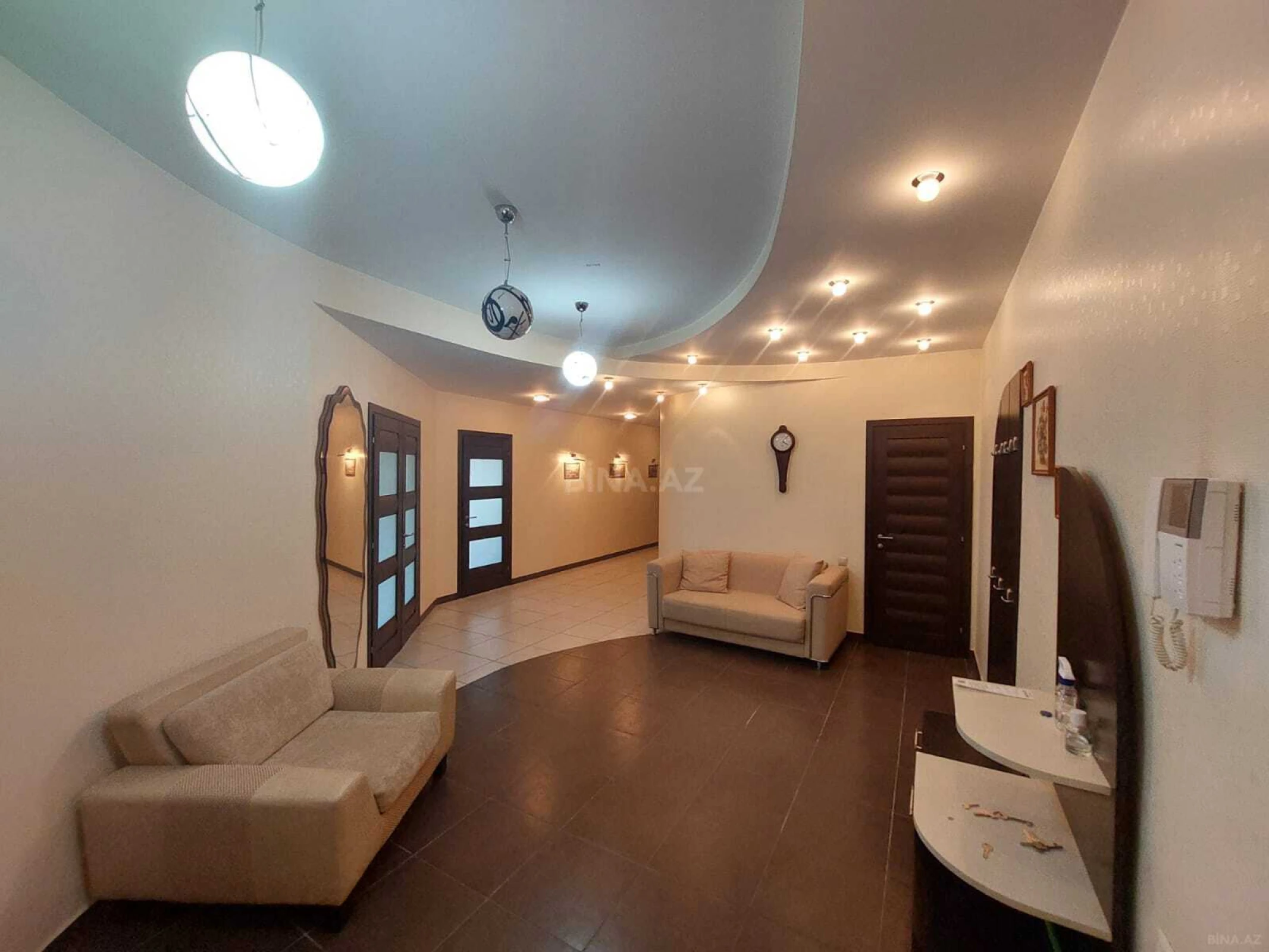 Kirayə verilir 4 otaqlı mənzil 190 m²