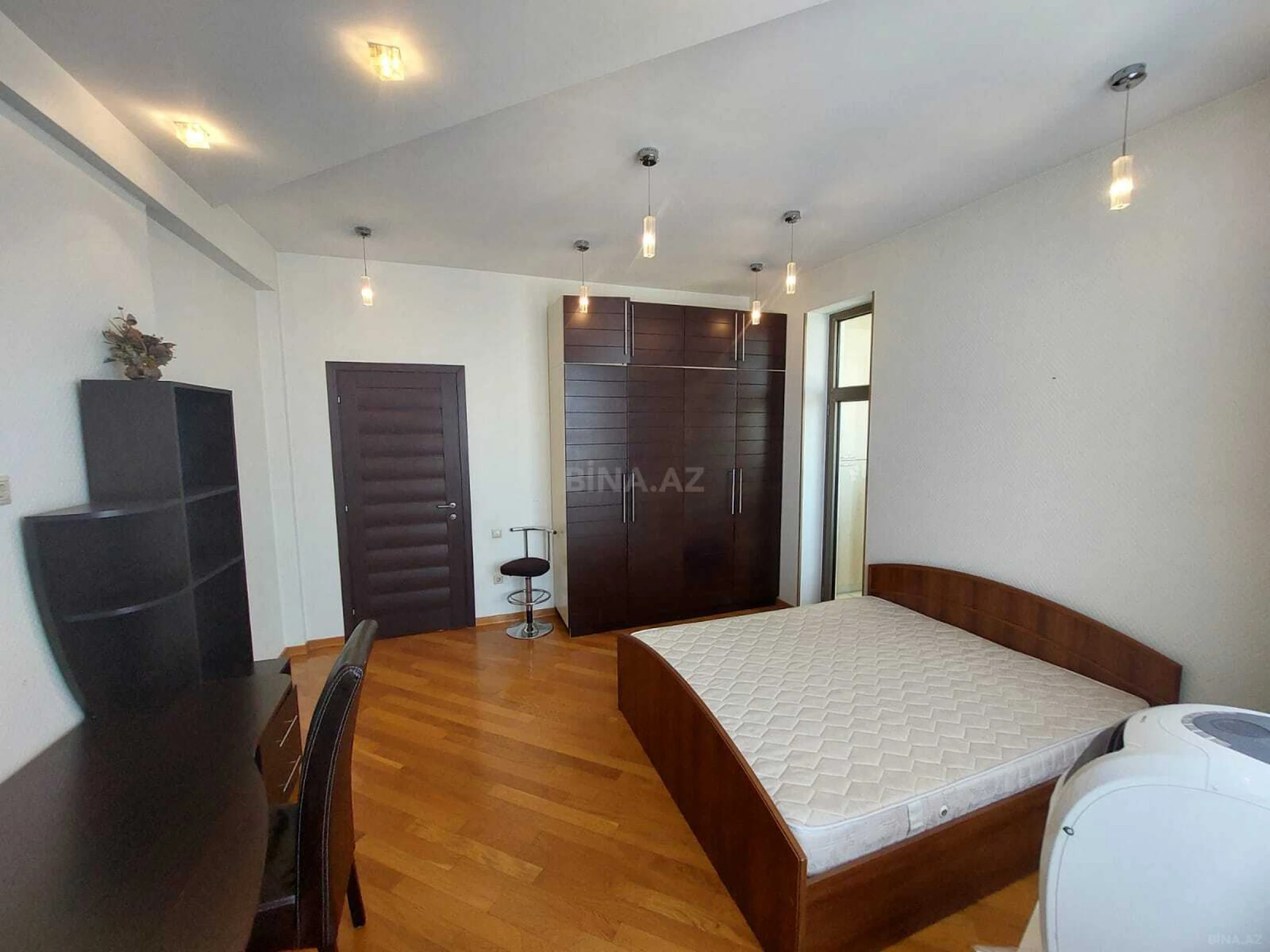 Kirayə verilir 4 otaqlı mənzil 190 m²