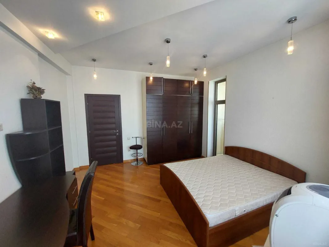 Kirayə verilir 4 otaqlı mənzil 190 m²