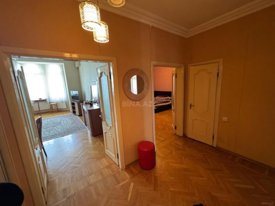 Satılır 3 otaqlı mənzil 120 m²