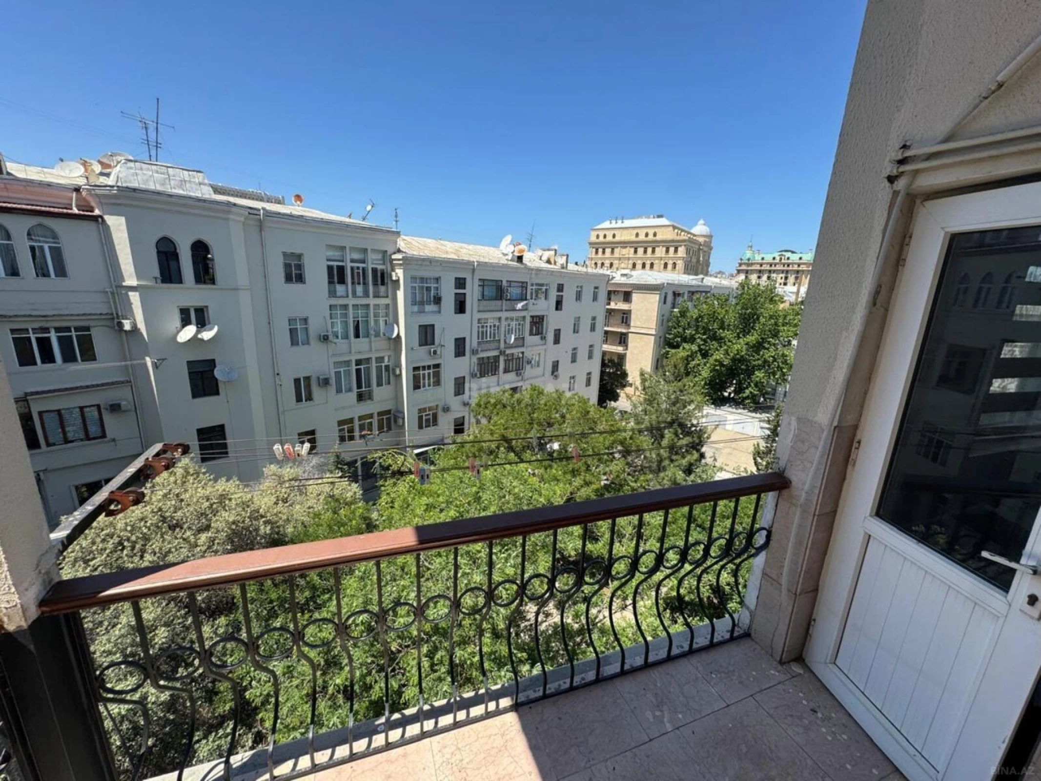 Satılır 3 otaqlı mənzil 120 m²