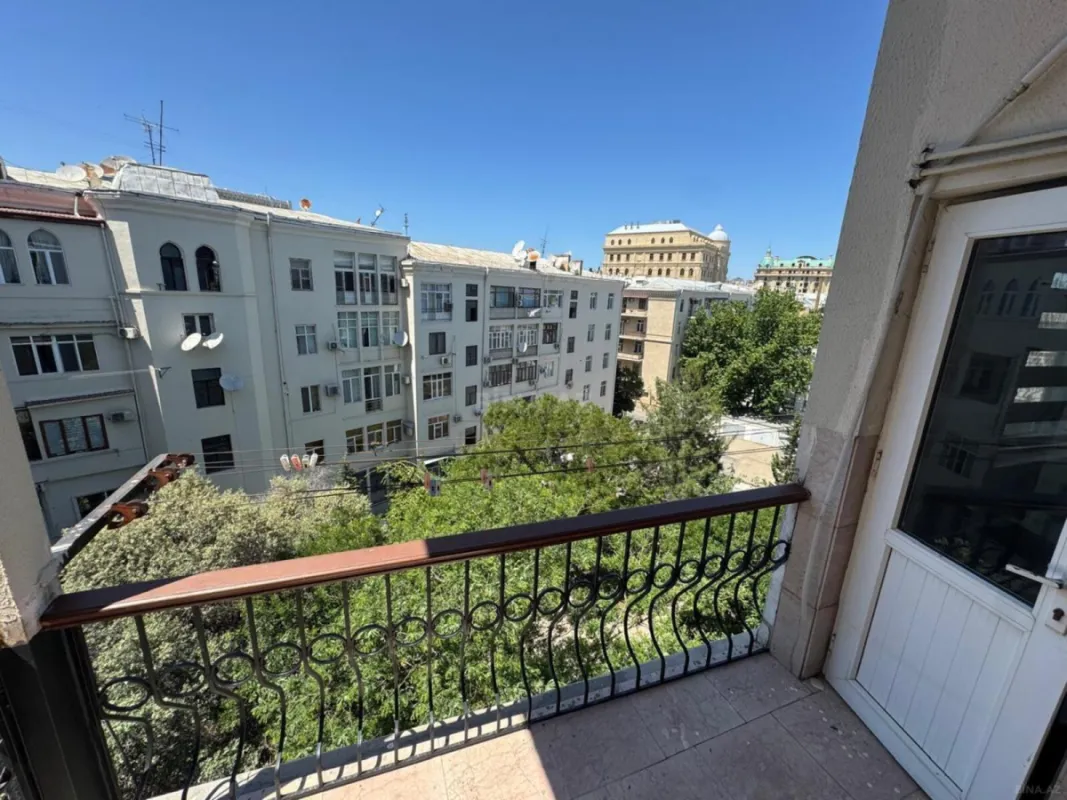 Satılır 3 otaqlı mənzil 120 m²