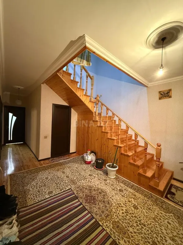 Satılır 5 otaqlı həyət evi 180 m²