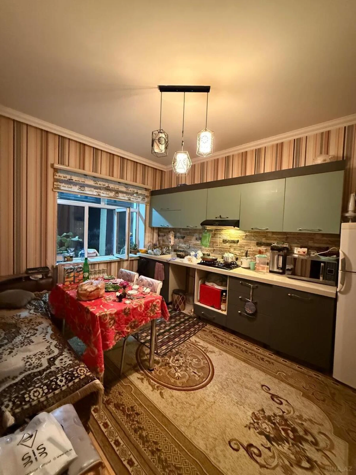 Satılır 5 otaqlı həyət evi 180 m²
