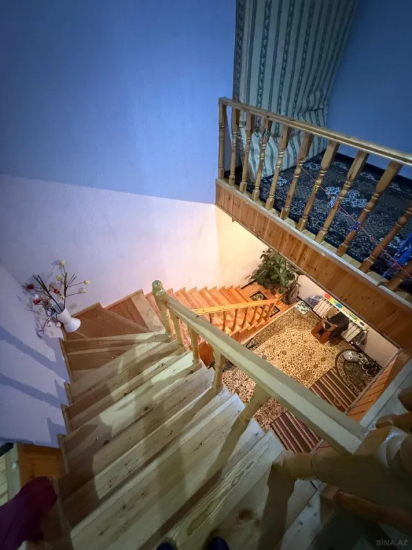 Satılır 5 otaqlı həyət evi 180 m²