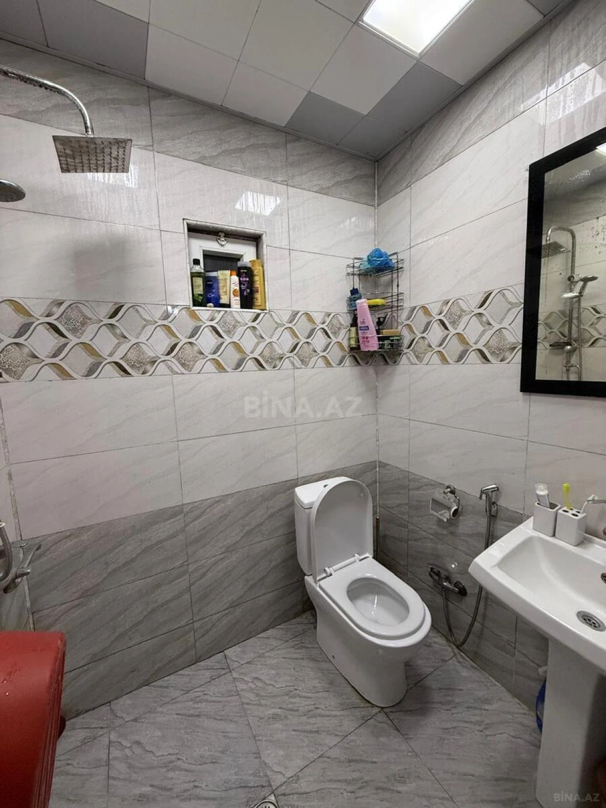 Satılır 5 otaqlı həyət evi 180 m²