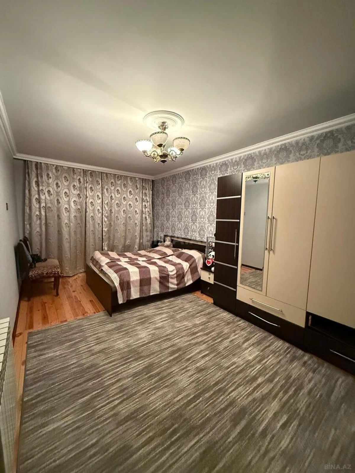 Satılır 5 otaqlı həyət evi 180 m²