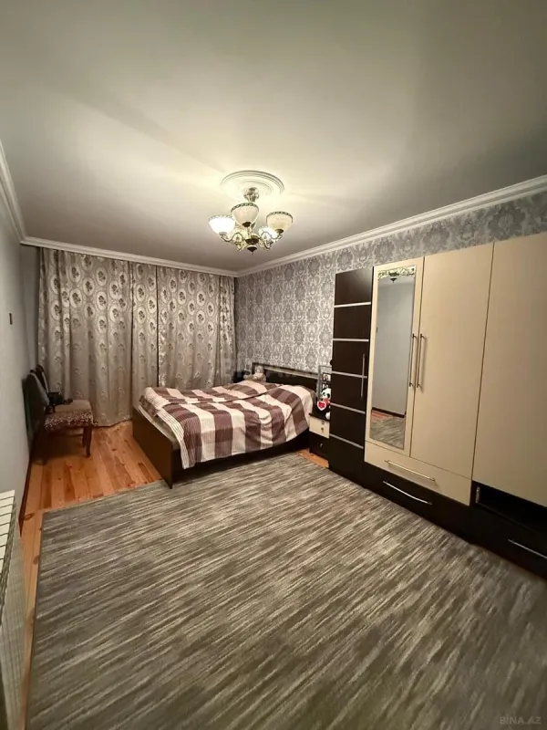 Satılır 5 otaqlı həyət evi 180 m²