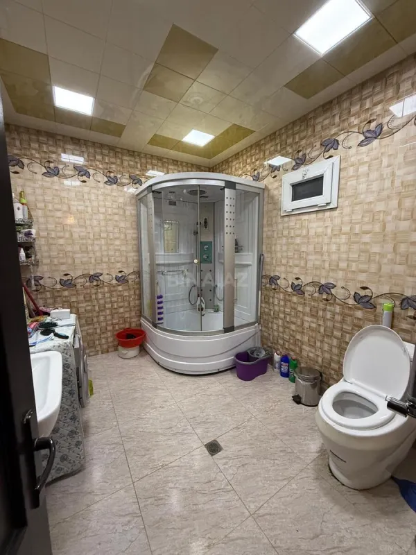 Satılır 5 otaqlı həyət evi 180 m²