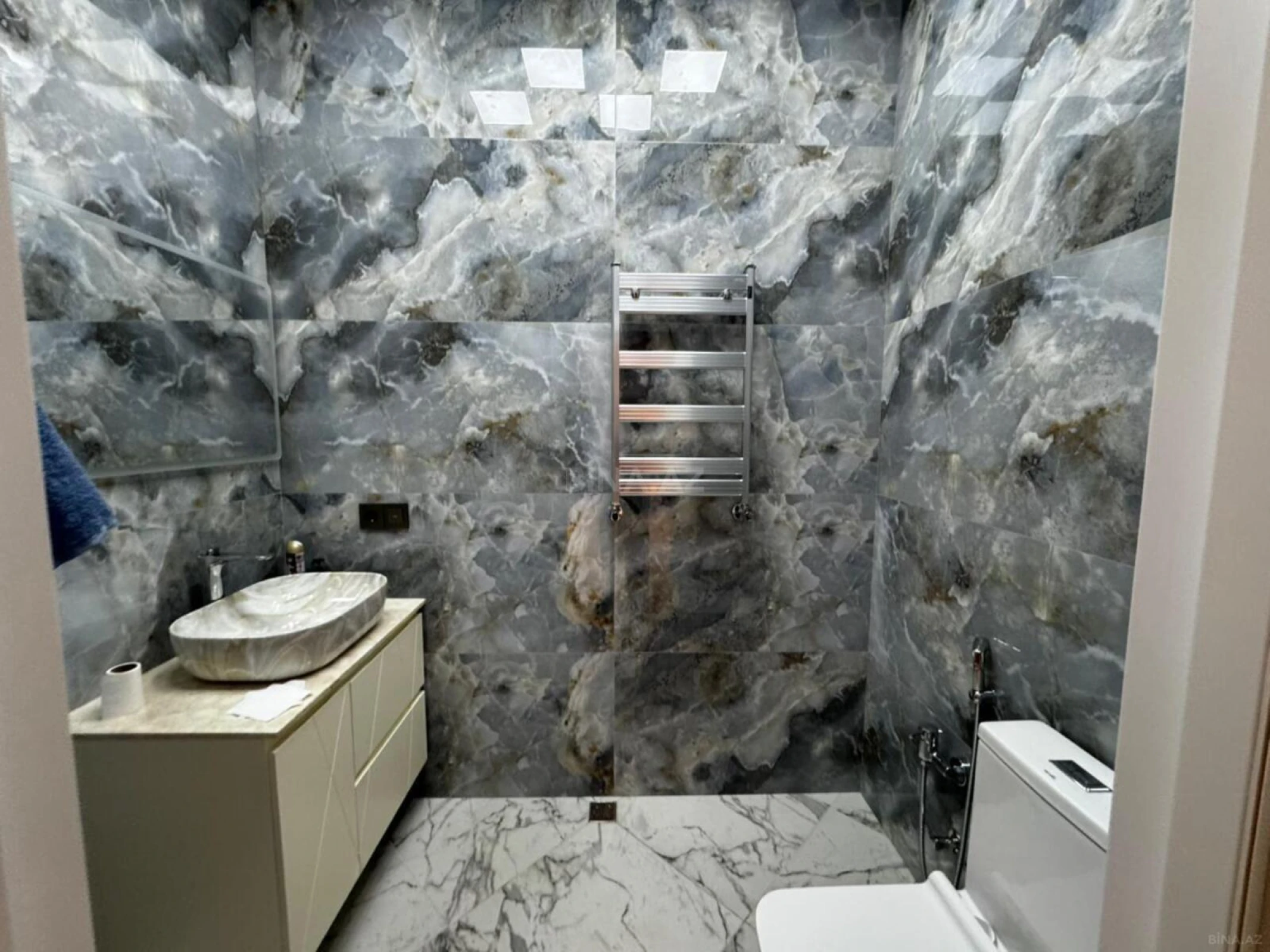 Kirayə verilir 3 otaqlı mənzil 124 m²