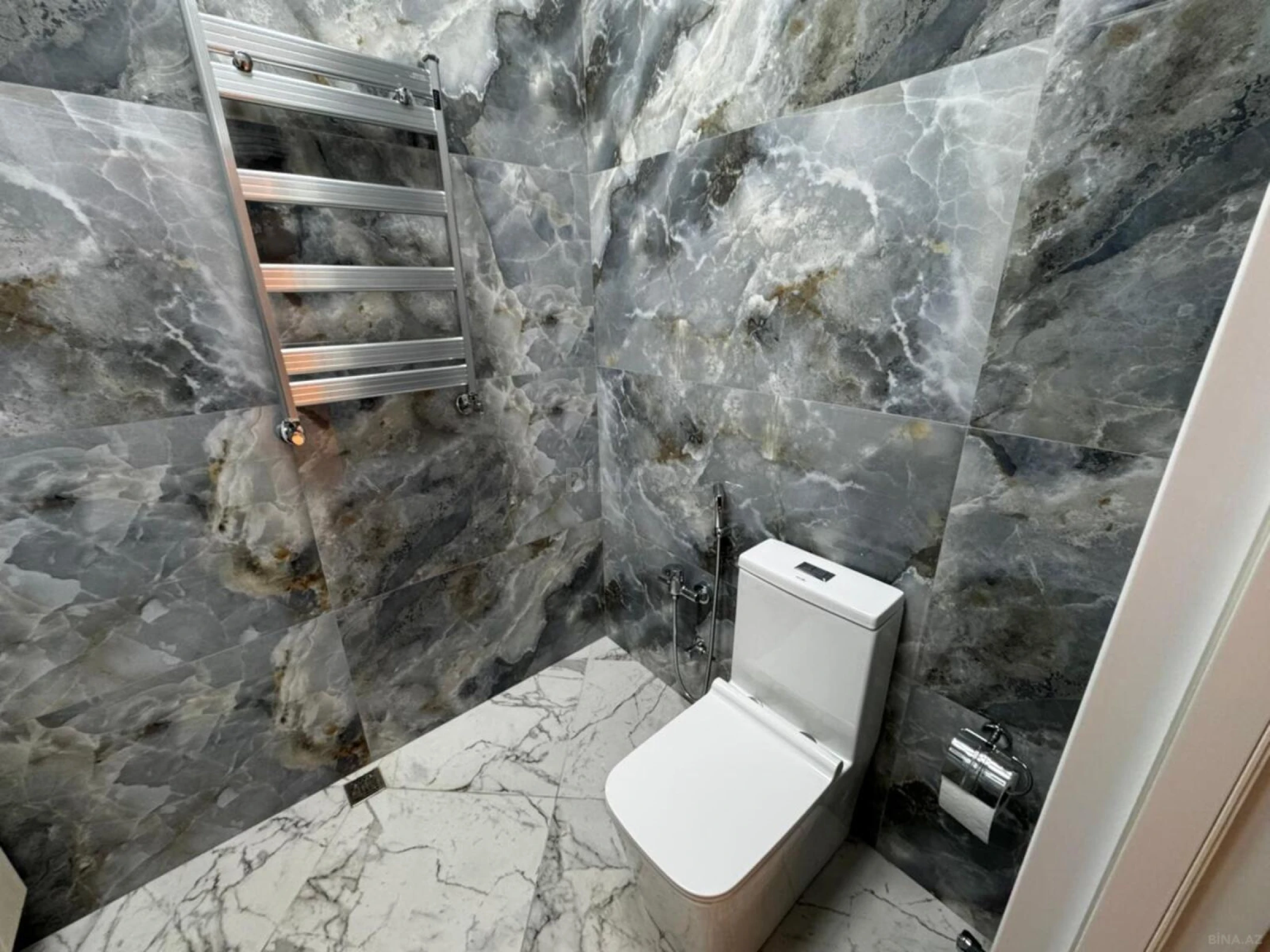 Kirayə verilir 3 otaqlı mənzil 124 m²