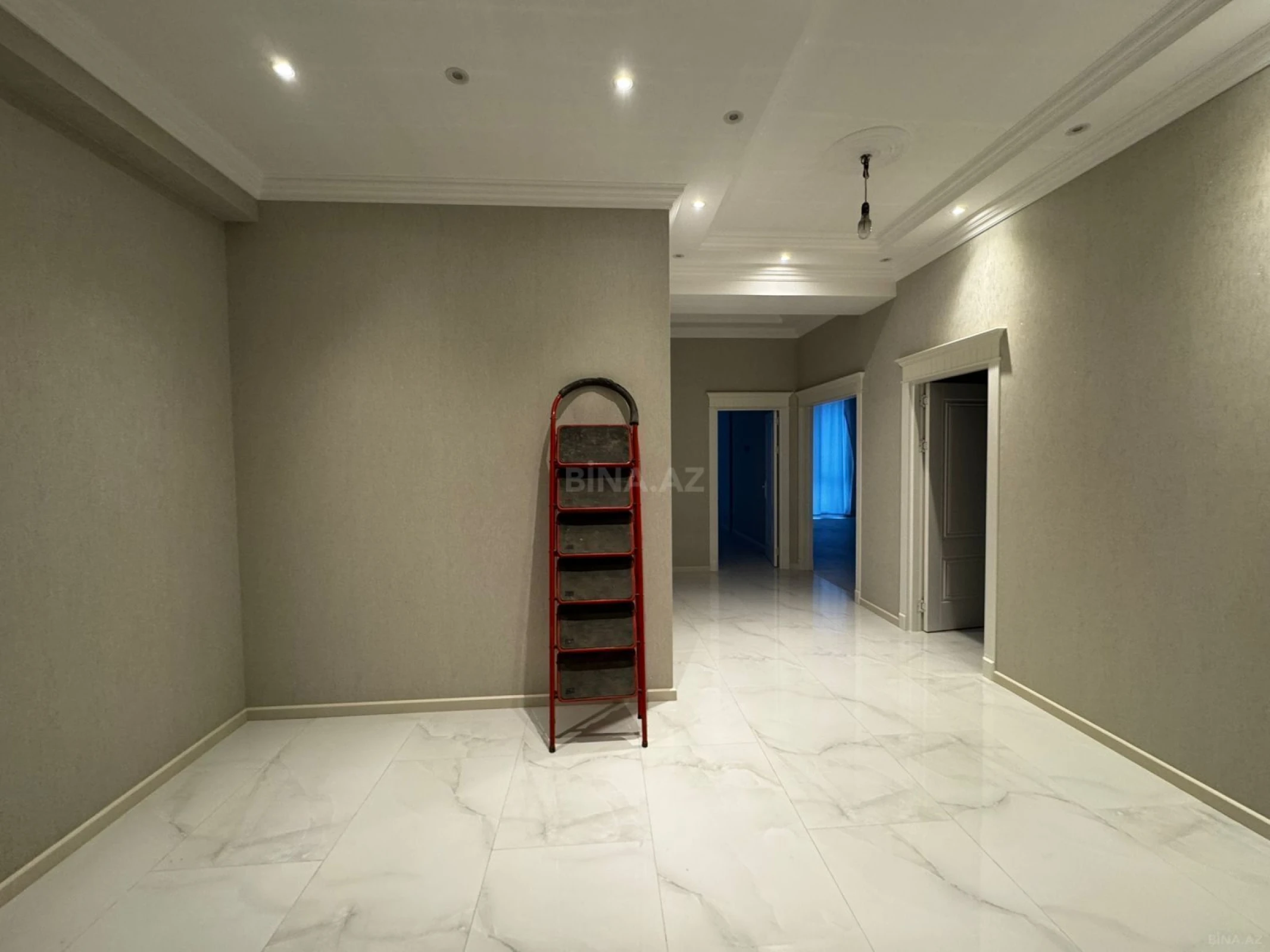 Kirayə verilir 3 otaqlı mənzil 124 m²