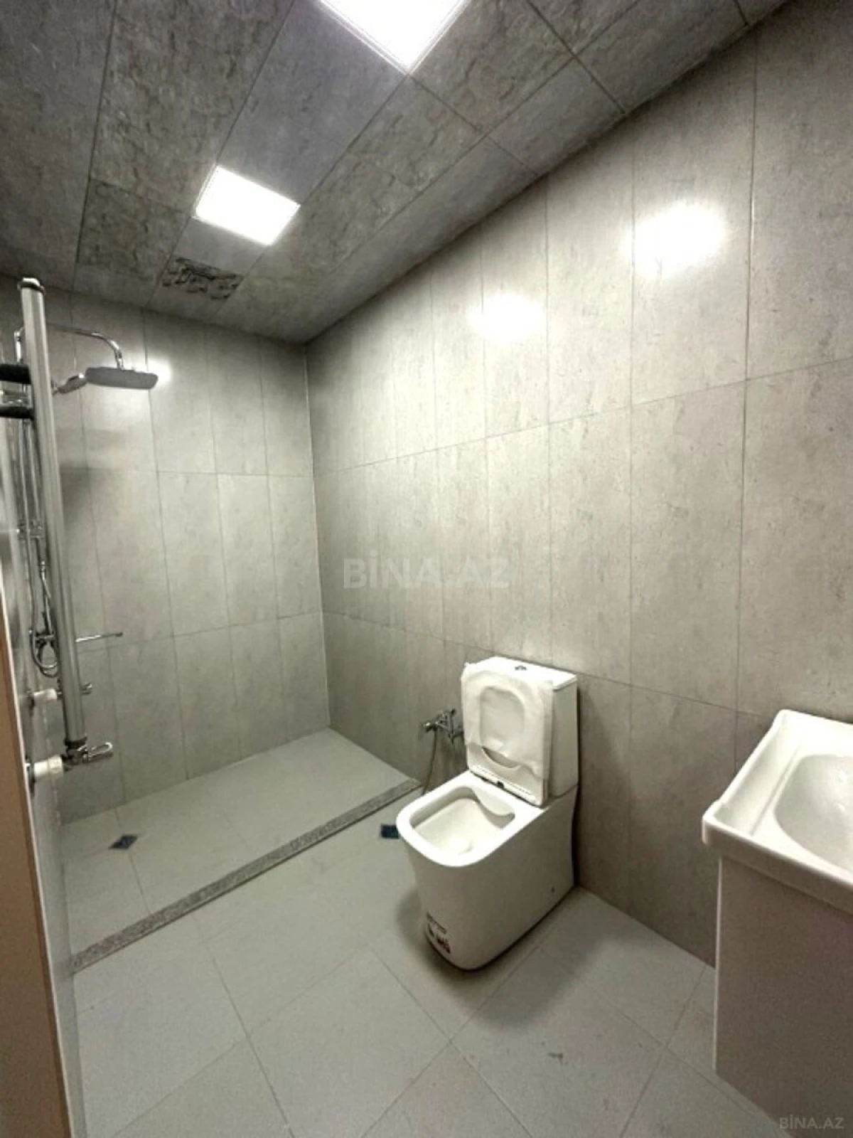Satılır 3 otaqlı mənzil 140 m²