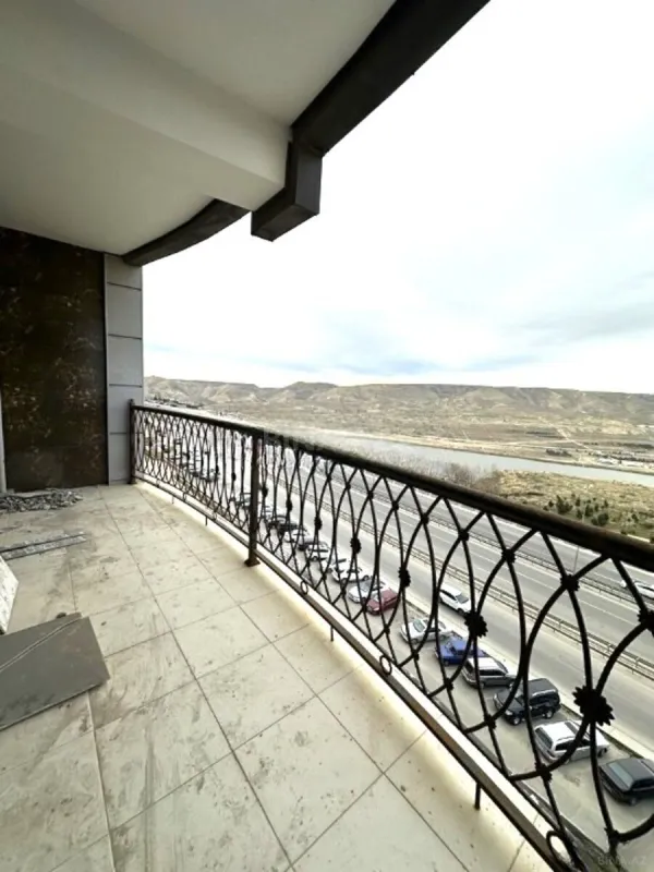 Satılır 3 otaqlı mənzil 140 m²